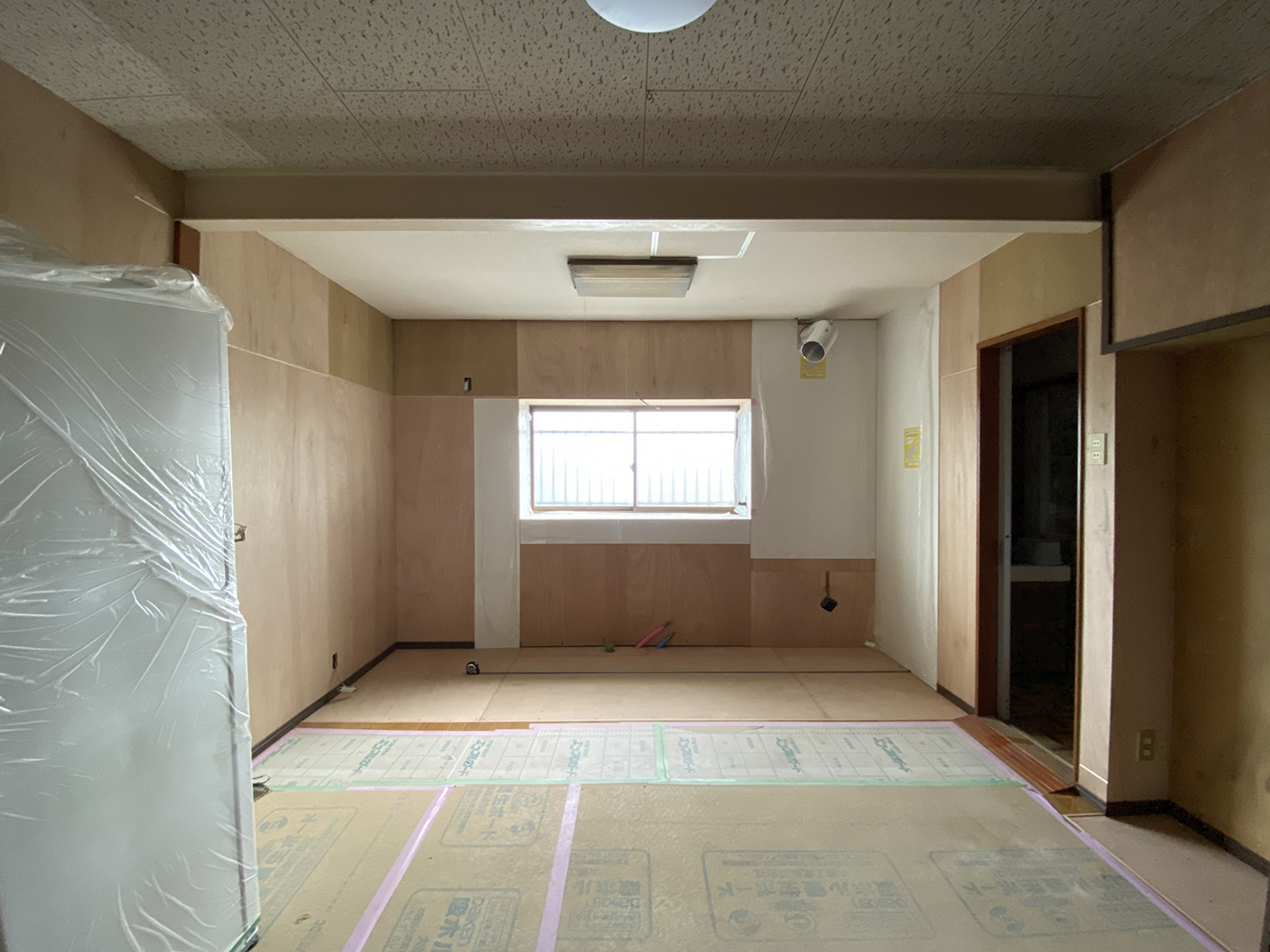 住宅リフォーム工事中の室内の様子